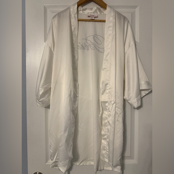 Icing White Bride Robe - Picture 4 of 12